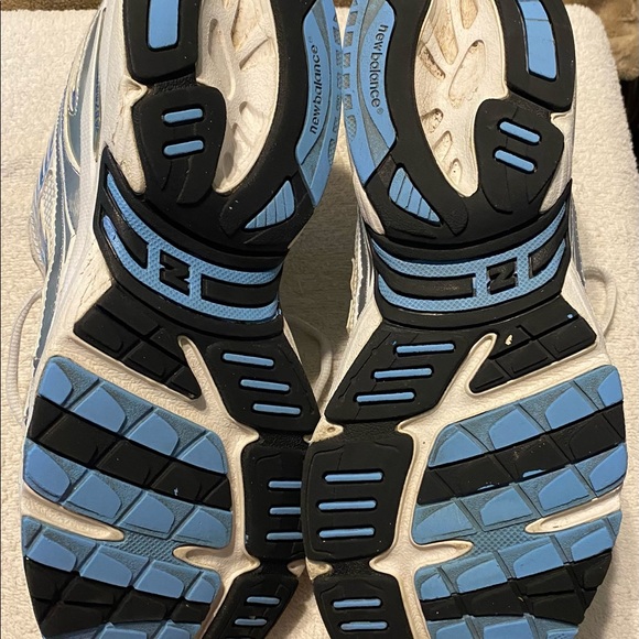 COPY - New balance Womens 520 sneakers size 11 - Picture 2 of 5